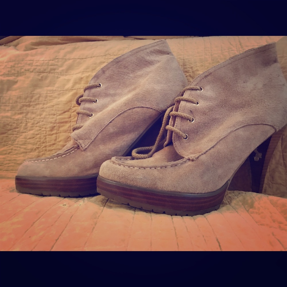 Size 11 suede Envy boots